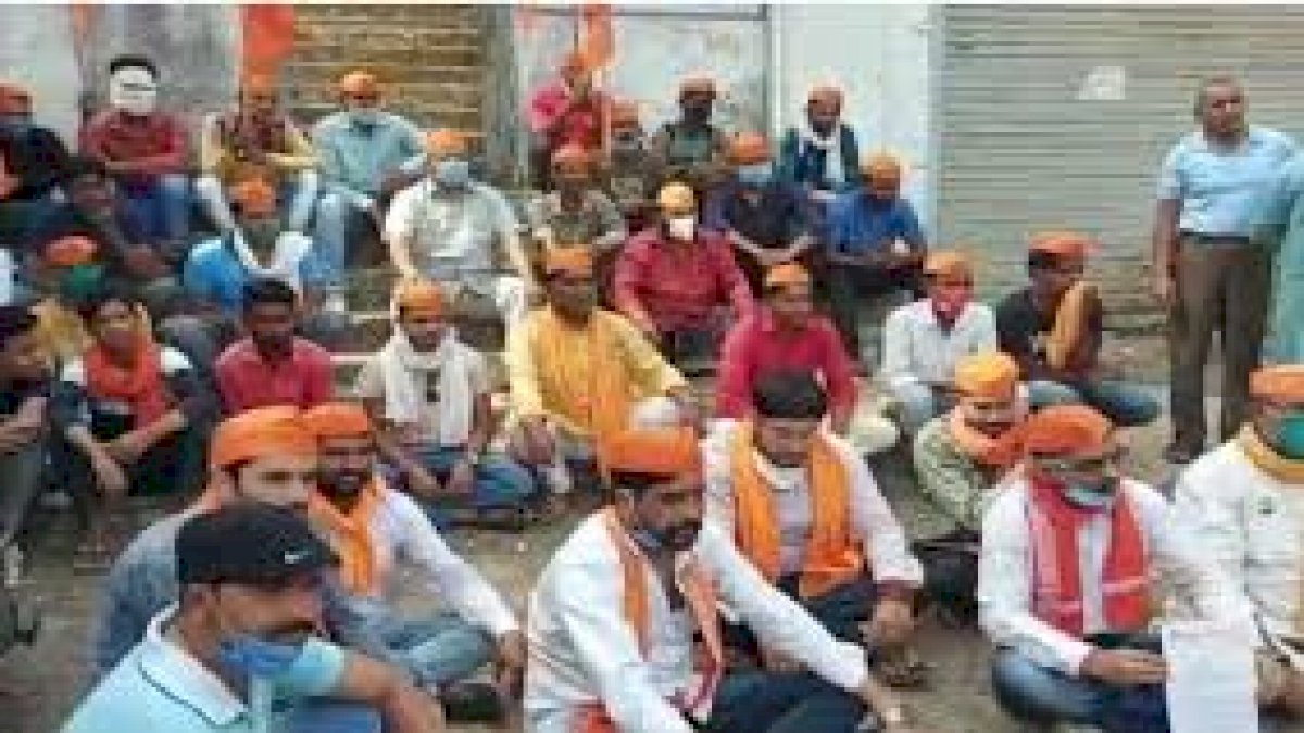 Gwalior: ग्वालियर में SDM कार्यालय के बाहर लगे नाथूराम गोडसे के नारे Gwalior: ग्वालियर में SDM कार्यालय के बाहर लगे नाथूराम गोडसे के नारे