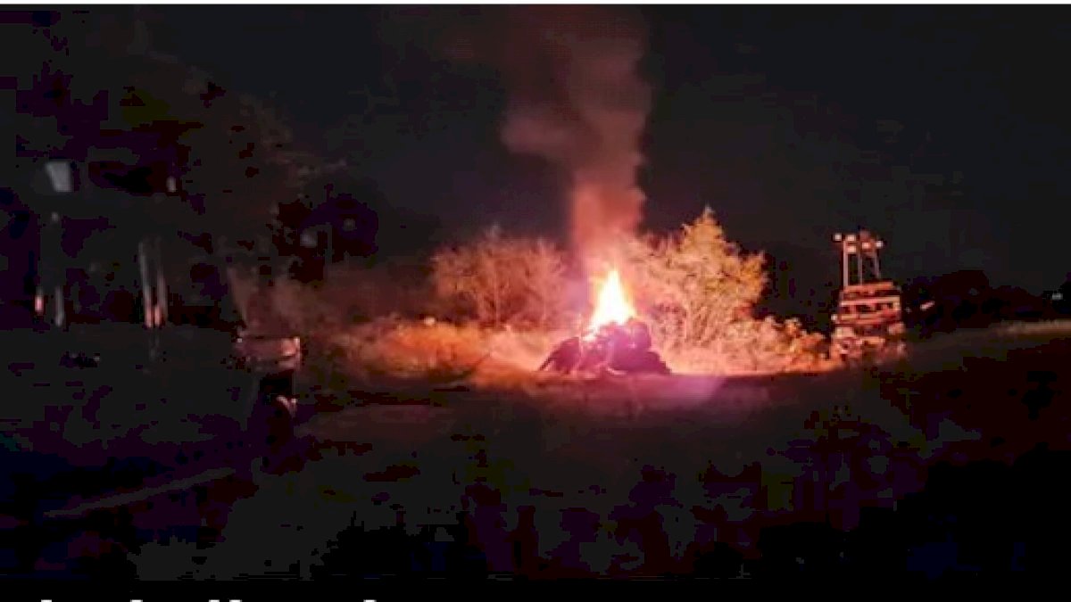 Hathras Case: इलाहाबाद हाई कोर्ट ने कहा, रात में शव जलाने से मानवता हुई शर्मसार Hathras Case: इलाहाबाद हाई कोर्ट ने कहा, रात में शव जलाने से मानवता हुई शर्मसार