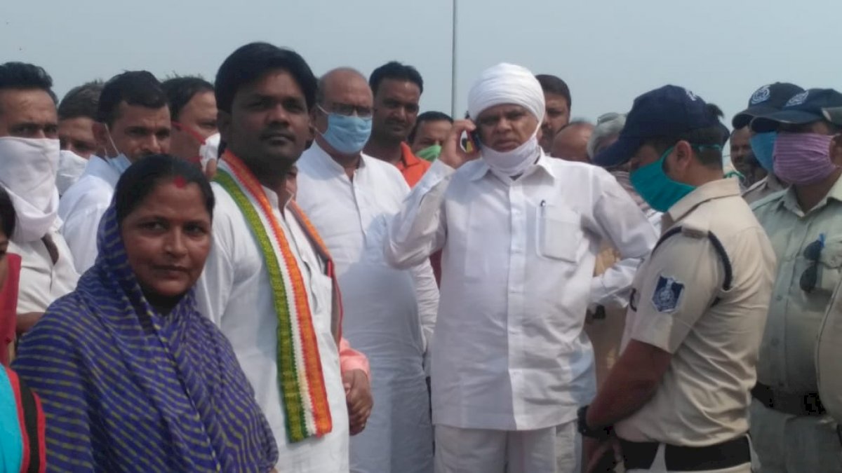 Bhander By Election: कांग्रेस प्रत्याशी फूल सिंह बरैया ने भरा पर्चा, पहले भी रह चुके हैं विधायक Bhander By Election: कांग्रेस प्रत्याशी फूल सिंह बरैया ने भरा पर्चा, पहले भी रह चुके हैं विधायक