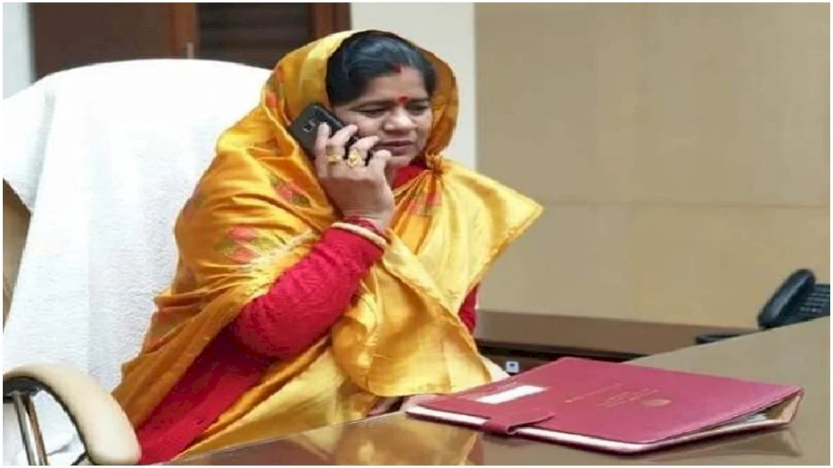 Imarti Devi: दो साल में 12 गुना बढ़ा इमरती देवी का बैंक बैलेंस Imarti Devi: दो साल में 12 गुना बढ़ा इमरती देवी का बैंक बैलेंस