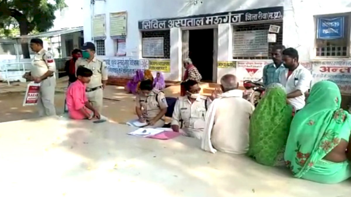 Rewa Double Murder: शराबी ने की पत्नी-बेटी की हत्या, शवों के 22 टुकड़े करके बोरे में बंद किए Rewa Double Murder: शराबी ने की पत्नी-बेटी की हत्या, शवों के 22 टुकड़े करके बोरे में बंद किए