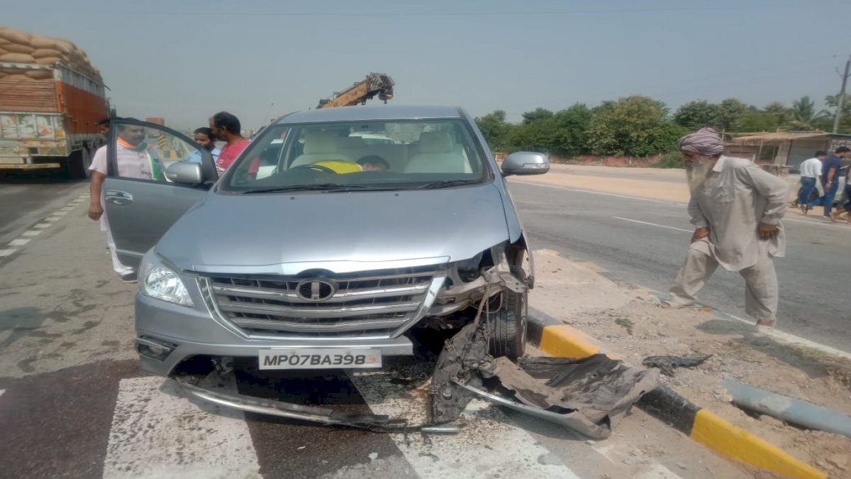 Gwalior Road Accident: कांग्रेस नेता बालेंदु शुक्ल और भगवान सिंह यादव सड़क दुर्घटना में घायल Gwalior Road Accident: कांग्रेस नेता बालेंदु शुक्ल और भगवान सिंह यादव सड़क दुर्घटना में घायल