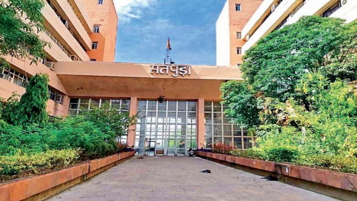 MP Higher Education Scam: उच्च शिक्षा विभाग में 300 करोड़ की धांधली, प्रोफेसर्स को गलत ढंग से ज़्यादा भुगतान करने का आरोप MP Higher Education Scam: उच्च शिक्षा विभाग में 300 करोड़ की धांधली, प्रोफेसर्स को गलत ढंग से ज़्यादा भुगतान करने का आरोप