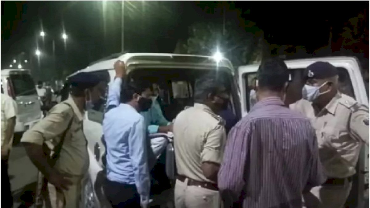 Bihar Election: बिहार कांग्रेस मुख्यालय में आयकर का छापा, कांग्रेस बोली हार सामने देख बौखलाई बीजेपी Bihar Election: बिहार कांग्रेस मुख्यालय में आयकर का छापा, कांग्रेस बोली हार सामने देख बौखलाई बीजेपी