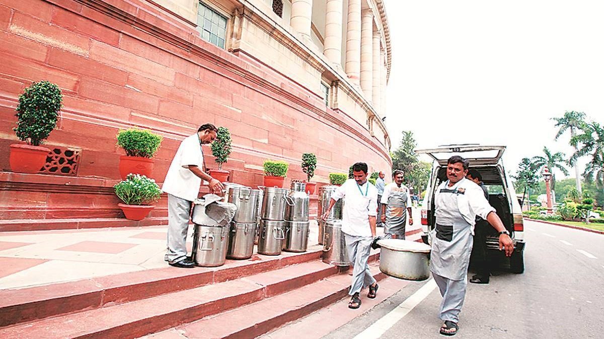 संसद की कैंटीन में अब रेलवे नहीं करेगी खानपान का इंतज़ाम, दूसरी कंपनी देगी सेवाएं संसद की कैंटीन में अब रेलवे नहीं करेगी खानपान का इंतज़ाम, दूसरी कंपनी देगी सेवाएं