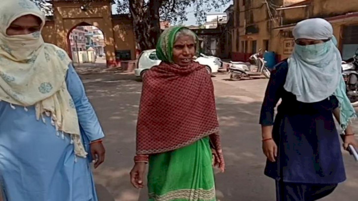आस्था के नाम पर अंधविश्वास, देवी को प्रसन्न करने के लिए मां ने बेटे को मौत के घाट उतारा आस्था के नाम पर अंधविश्वास, देवी को प्रसन्न करने के लिए मां ने बेटे को मौत के घाट उतारा
