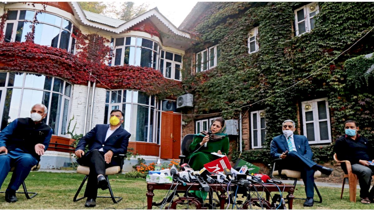 Jammu Kashmir: महबूबा मुफ्ती ने कहा देश संविधान से चलेगा, बीजेपी के घोषणापत्र से नहीं Jammu Kashmir: महबूबा मुफ्ती ने कहा देश संविधान से चलेगा, बीजेपी के घोषणापत्र से नहीं