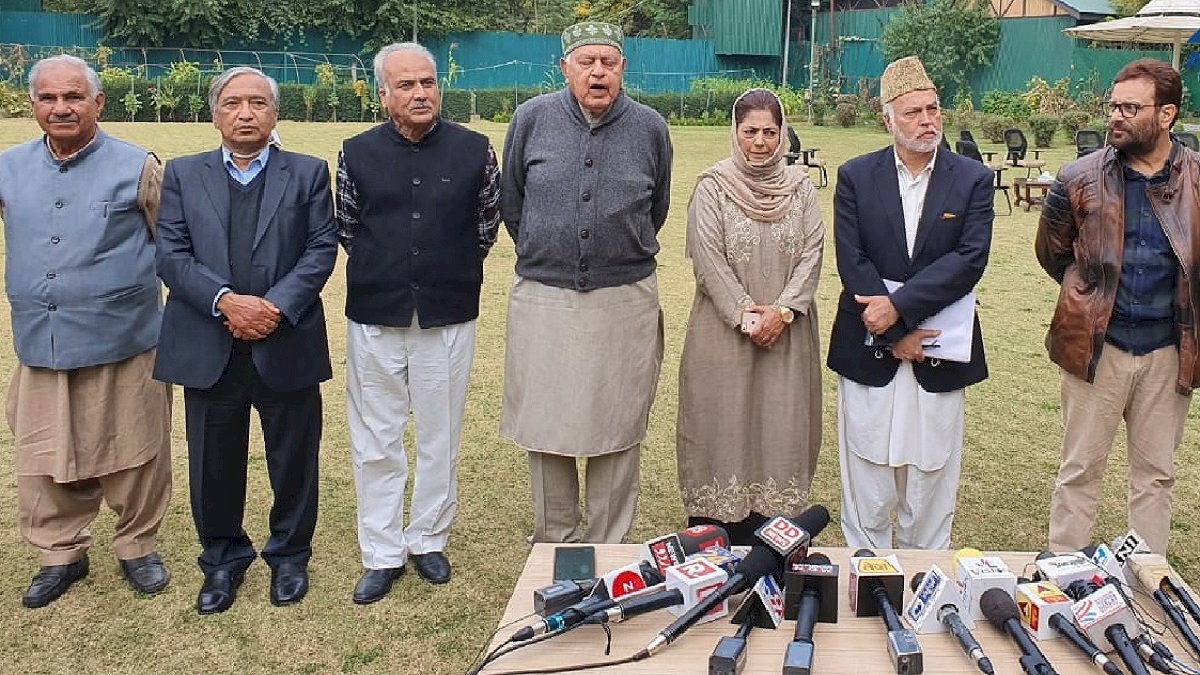 Jammu Kashmir: हम बीजेपी के खिलाफ हैं देश के नहीं, देशद्रोह के आरोपों पर बोले फारूक अब्दुल्ला Jammu Kashmir: हम बीजेपी के खिलाफ हैं देश के नहीं, देशद्रोह के आरोपों पर बोले फारूक अब्दुल्ला