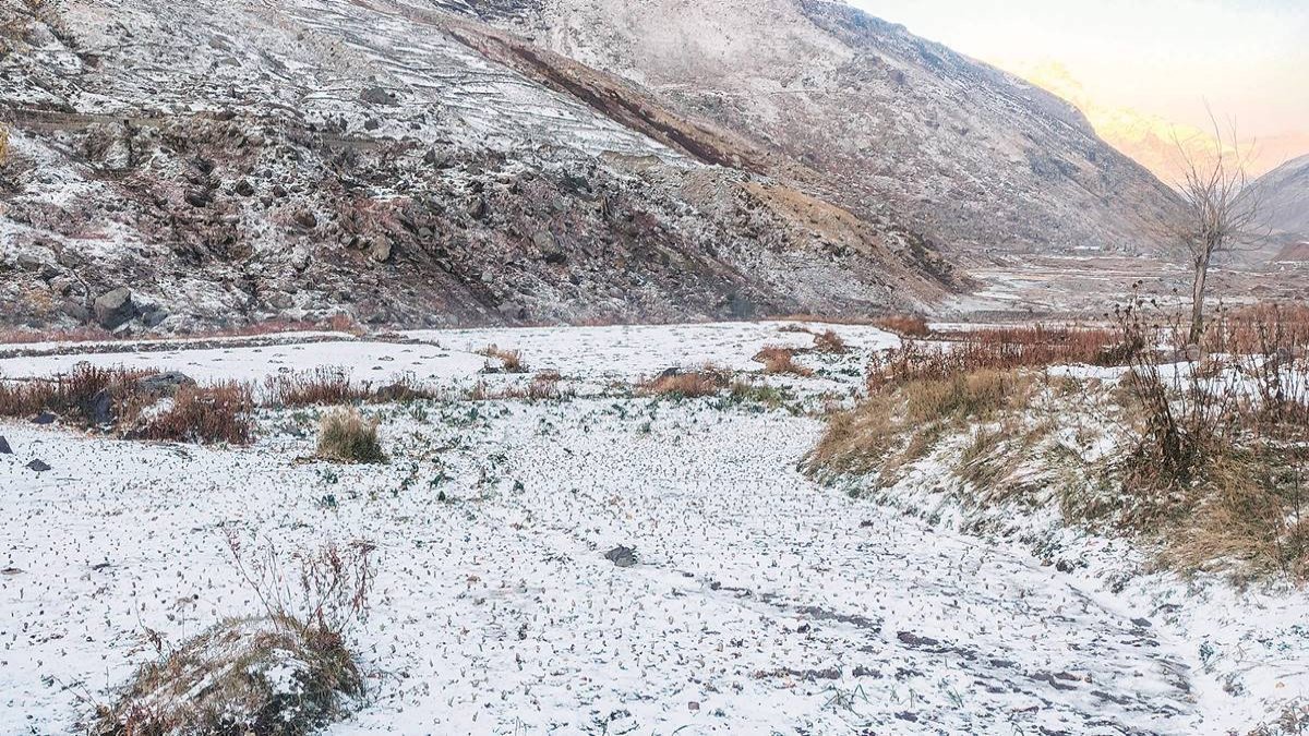 First Snowfall Of The Season: हिमाचल प्रदेश के लाहौल और स्पीति में मौसम की पहली बर्फबारी First Snowfall Of The Season: हिमाचल प्रदेश के लाहौल और स्पीति में मौसम की पहली बर्फबारी