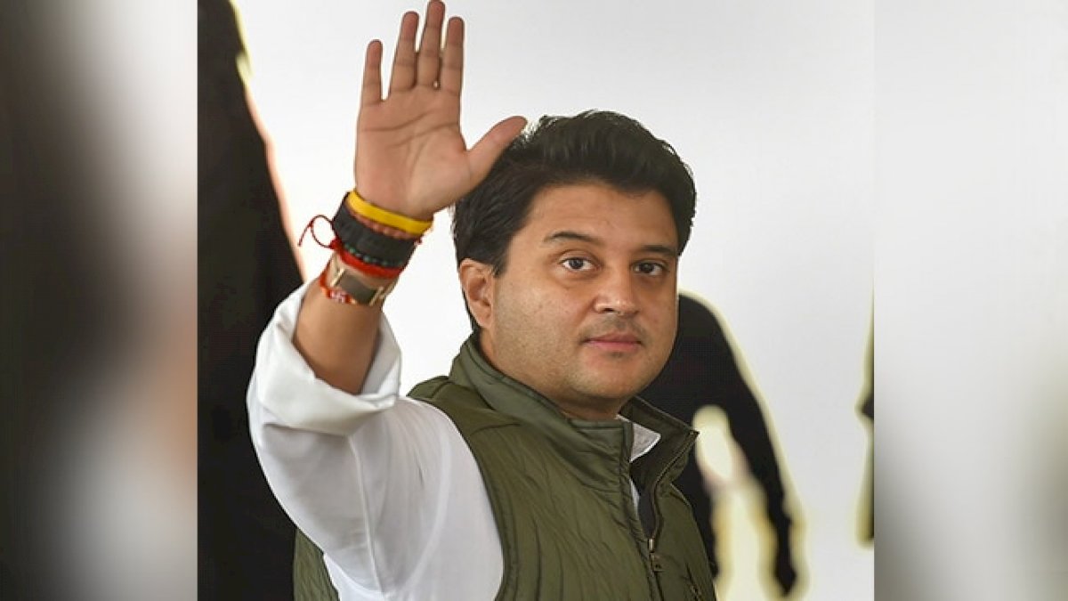 Jyotiraditya Scindia: क्या हुआ तेरा वादा...ज्योतिरादित्य सिंधिया से लोगों का सवाल, साल भर से अधूरा है 1 करोड़ का वादा Jyotiraditya Scindia: क्या हुआ तेरा वादा...ज्योतिरादित्य सिंधिया से लोगों का सवाल, साल भर से अधूरा है 1 करोड़ का वादा