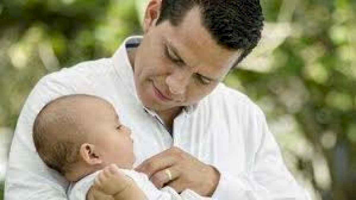 Child Care Leave: बच्चे की देखभाल के लिए अब अकेले पिता को भी मिलेगी छुट्टी Child Care Leave: बच्चे की देखभाल के लिए अब अकेले पिता को भी मिलेगी छुट्टी