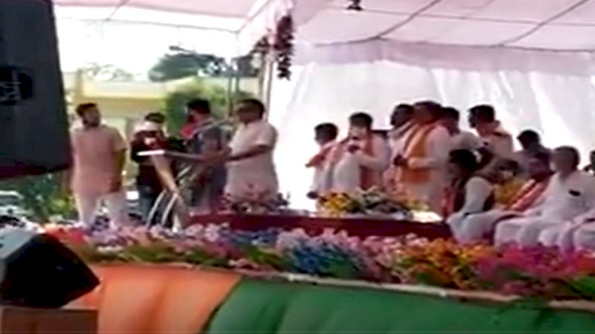 कांग्रेस प्रत्याशी, उनके पिता को उठवा लूंगा, बीजेपी नेता ने शिवराज की सभा के मंच से दी धमकी कांग्रेस प्रत्याशी, उनके पिता को उठवा लूंगा, बीजेपी नेता ने शिवराज की सभा के मंच से दी धमकी
