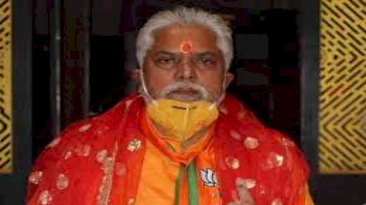 Bihar Elections: कृषि मंत्री प्रेम कुमार पर आचार संहिता तोड़ने का आरोप, बीजेपी का दुपट्टा और मास्क लगाकर मतदान के लिए पहुंचे Bihar Elections: कृषि मंत्री प्रेम कुमार पर आचार संहिता तोड़ने का आरोप, बीजेपी का दुपट्टा और मास्क लगाकर मतदान के लिए पहुंचे