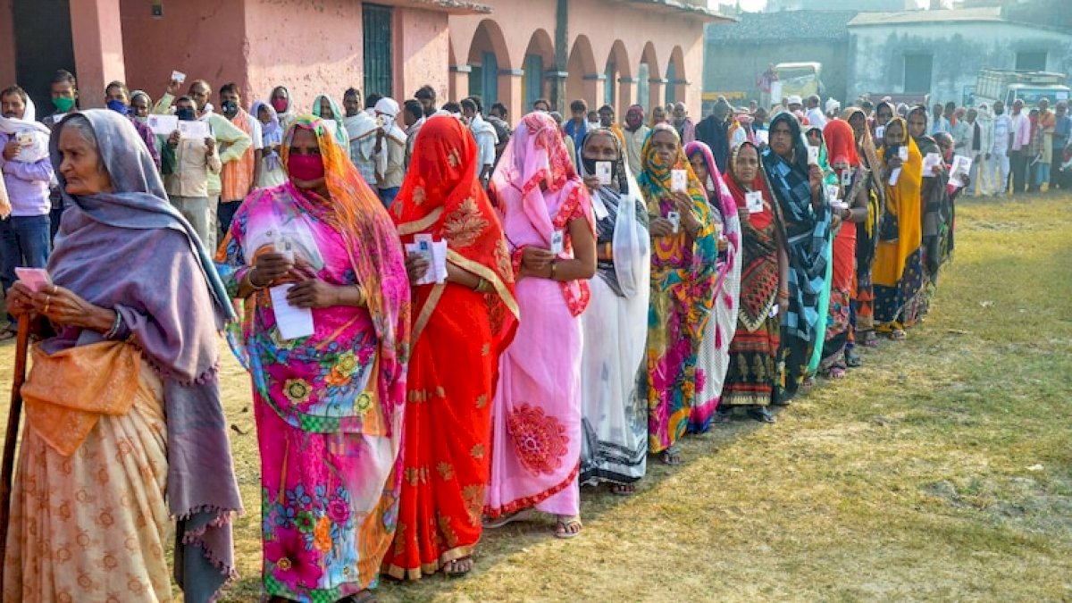 Bihar Voting: बिहार में पहले चरण की 71 सीटों पर करीब 54% मतदान Bihar Voting: बिहार में पहले चरण की 71 सीटों पर करीब 54% मतदान