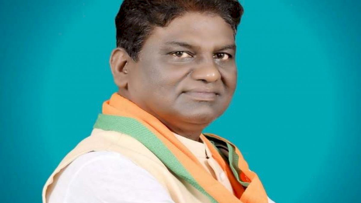 MP By Elections: स्वास्थ्य मंत्री प्रभुराम चौधरी की लट्ठबाजी का वीडियो वायरल MP By Elections: स्वास्थ्य मंत्री प्रभुराम चौधरी की लट्ठबाजी का वीडियो वायरल