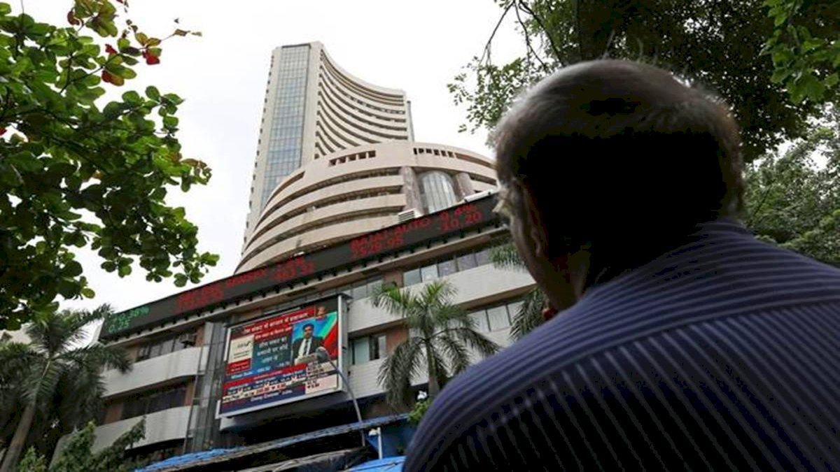 Share Market: शेयर बाजार में भारी गिरावट, सेंसेक्स 600 तो निफ्टी 156 अंक गिरकर हुआ बंद Share Market: शेयर बाजार में भारी गिरावट, सेंसेक्स 600 तो निफ्टी 156 अंक गिरकर हुआ बंद