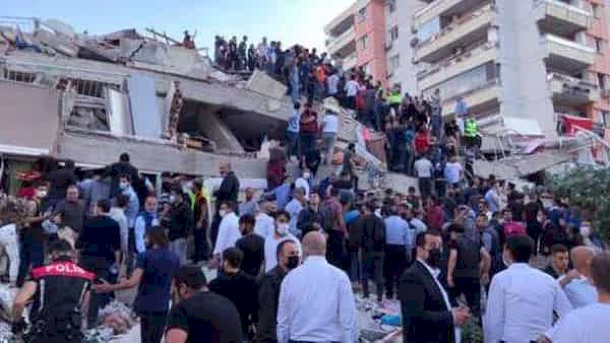 EarthQuake: भूकंप से थर्राया तुर्की और ग्रीस, इज़मिर शहर में कई इमारतें पलभर में हुई जमींदोज़ EarthQuake: भूकंप से थर्राया तुर्की और ग्रीस, इज़मिर शहर में कई इमारतें पलभर में हुई जमींदोज़