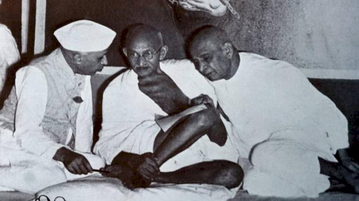 पटेल को गांधी और नेहरू से अलग कर नहीं सकते पटेल को गांधी और नेहरू से अलग कर नहीं सकते