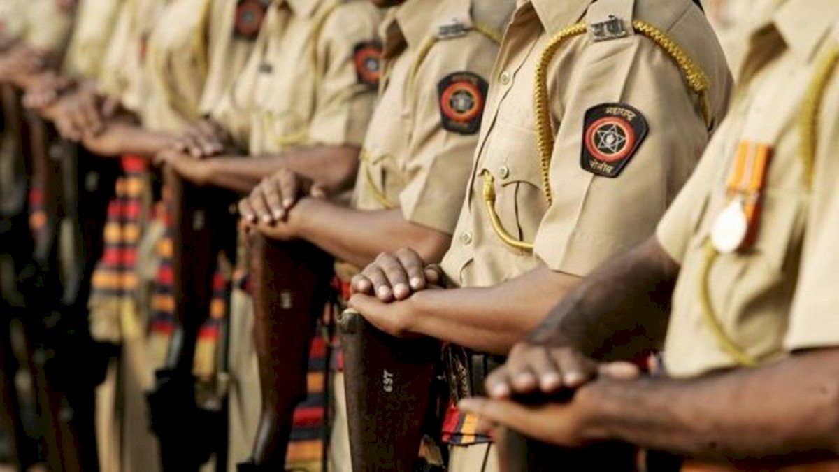 Bombay High Court: दुनिया की सर्वश्रेष्ठ पुलिस है मुंबई पुलिस, स्कॉटलैंड यार्ड से होती है तुलना Bombay High Court: दुनिया की सर्वश्रेष्ठ पुलिस है मुंबई पुलिस, स्कॉटलैंड यार्ड से होती है तुलना