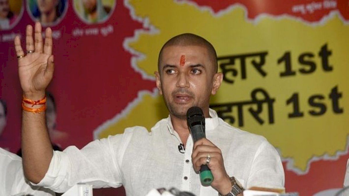 Bihar Elections 2020: चिराग पासवान ने नीतीश को बताया महिषासुर का स्वरूप Bihar Elections 2020: चिराग पासवान ने नीतीश को बताया महिषासुर का स्वरूप