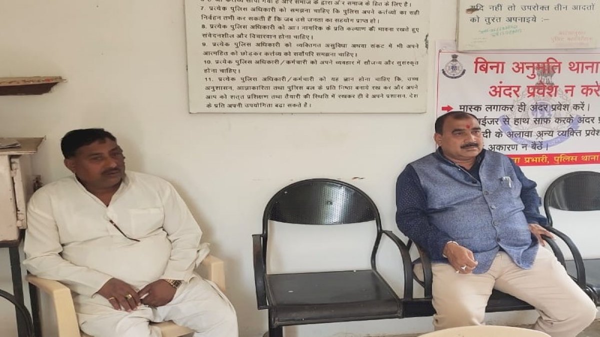 MP By Election: चुनाव प्रचार थमने के बाद भी कैंपेनिंग कर रहे बीजेपी कार्यकर्ता गिरफ्तार MP By Election: चुनाव प्रचार थमने के बाद भी कैंपेनिंग कर रहे बीजेपी कार्यकर्ता गिरफ्तार