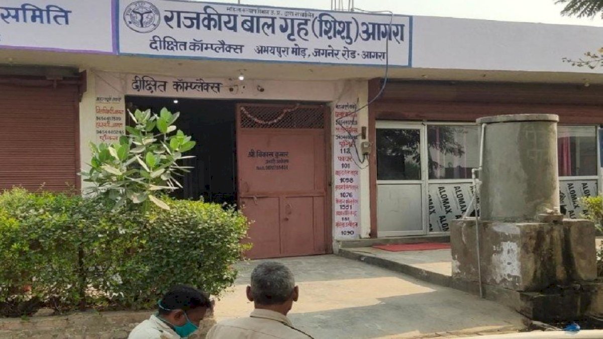 आगरा के राजकीय बालगृह में तीन बच्चों की मौत से मचा हड़कंप, एक हफ्ते से दबाया जा रहा था मामला आगरा के राजकीय बालगृह में तीन बच्चों की मौत से मचा हड़कंप, एक हफ्ते से दबाया जा रहा था मामला