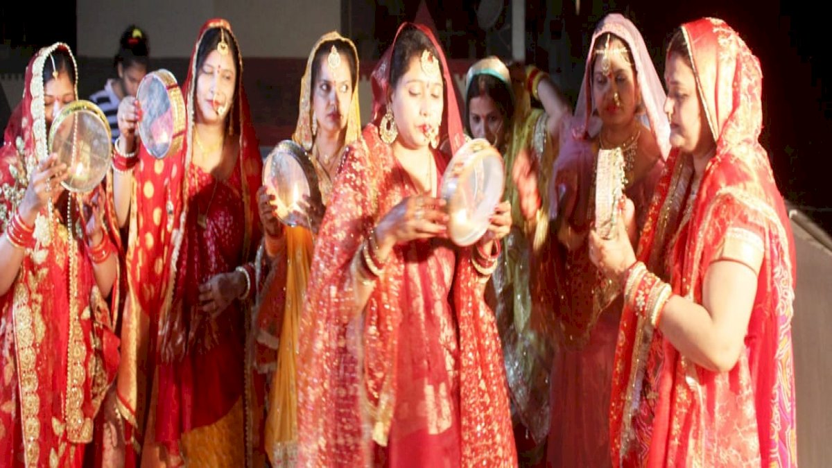 Karwa Chauth 2020: करवा चौथ के व्रत से पूरी होगी अखंड सुहाग की कामना Karwa Chauth 2020: करवा चौथ के व्रत से पूरी होगी अखंड सुहाग की कामना