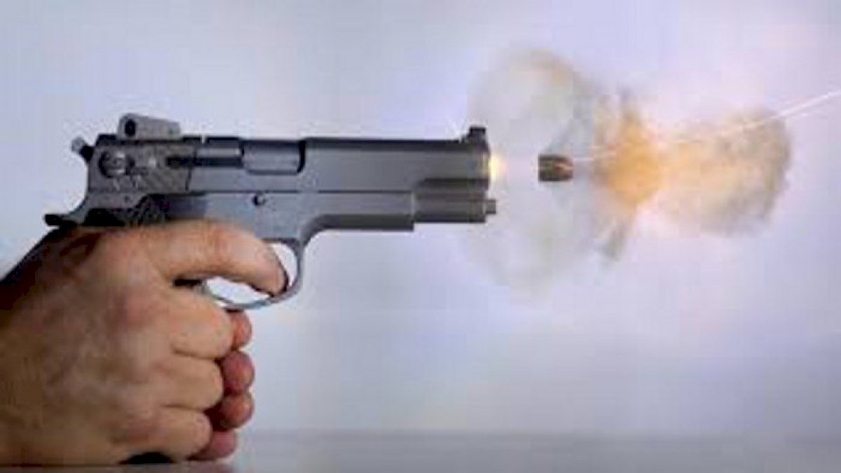 Morena Violence: मुरैना में मतदान के बाद भी नहीं थमा बवाल, फायरिंग दो लोग घायल Morena Violence: मुरैना में मतदान के बाद भी नहीं थमा बवाल, फायरिंग दो लोग घायल