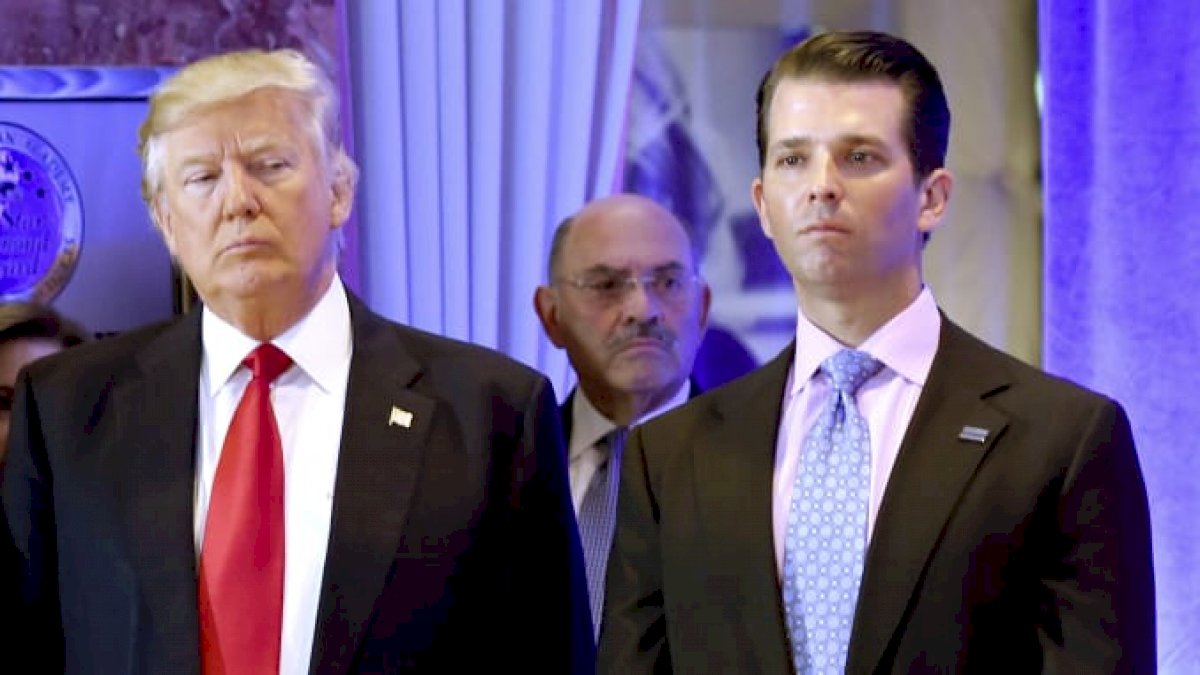 US Election 2020: डोनाल्ड ट्रंप के बेटे ने कश्मीर को पाकिस्तान में दिखाने वाला नक्शा ट्वीट किया, शशि थरूर ने जताया विरोध US Election 2020: डोनाल्ड ट्रंप के बेटे ने कश्मीर को पाकिस्तान में दिखाने वाला नक्शा ट्वीट किया, शशि थरूर ने जताया विरोध