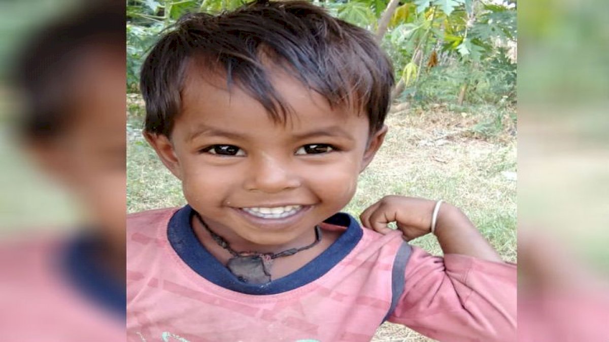 निवाड़ी के गांव में बोरवेल में गिरा चार साल का बच्चा, बचाव का काम जारी निवाड़ी के गांव में बोरवेल में गिरा चार साल का बच्चा, बचाव का काम जारी
