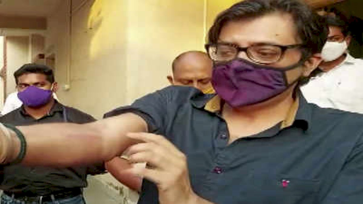 अर्णब गोस्वामी ने गिरफ्तारी को दी चुनौती, बॉम्बे हाईकोर्ट में दायर की याचिका अर्णब गोस्वामी ने गिरफ्तारी को दी चुनौती, बॉम्बे हाईकोर्ट में दायर की याचिका