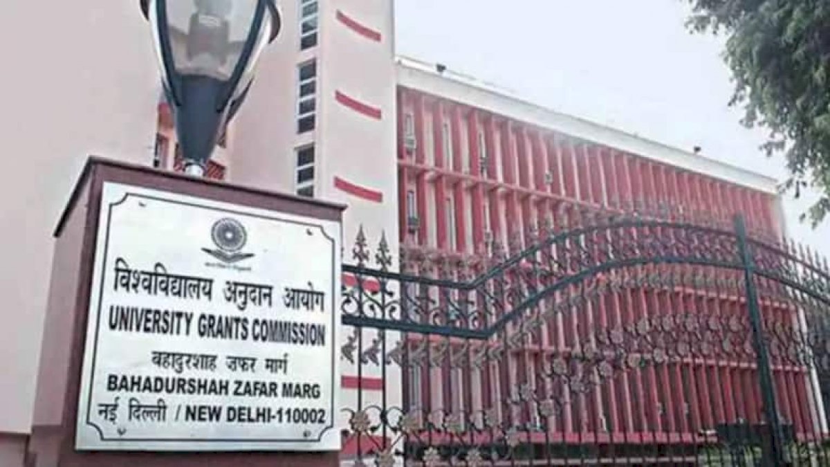 कॉलेज-यूनिवर्सिटी खोलने पर UGC की गाइडलाइन जारी कॉलेज-यूनिवर्सिटी खोलने पर UGC की गाइडलाइन जारी