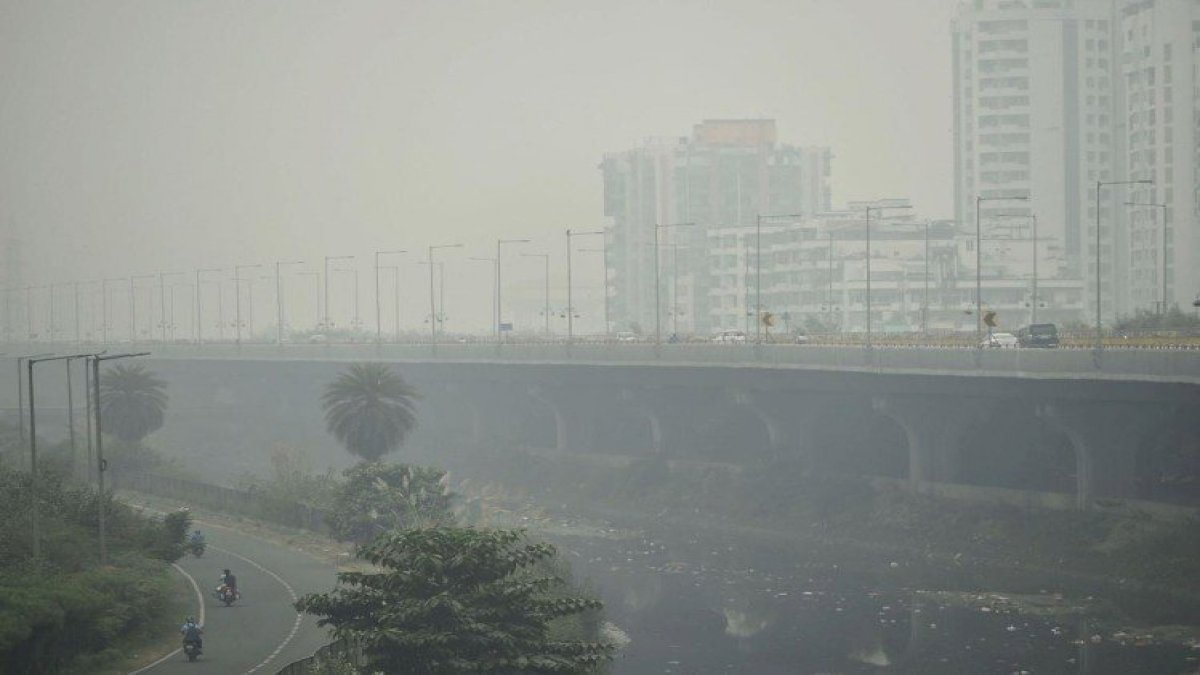 Delhi Air Pollution: वायु प्रदूषण पर सुप्रीम कोर्ट सख्त, केंद्र सरकार को स्मॉग हटाने के निर्देश Delhi Air Pollution: वायु प्रदूषण पर सुप्रीम कोर्ट सख्त, केंद्र सरकार को स्मॉग हटाने के निर्देश