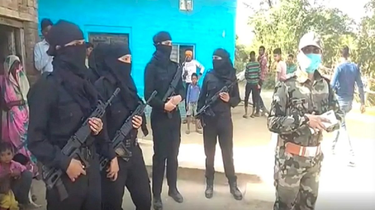 Mehgaon: मेहगांव में EVM तोड़ने, फायरिंग करने वालों पर FIR, कांग्रेस ने की थी शिकायत Mehgaon: मेहगांव में EVM तोड़ने, फायरिंग करने वालों पर FIR, कांग्रेस ने की थी शिकायत