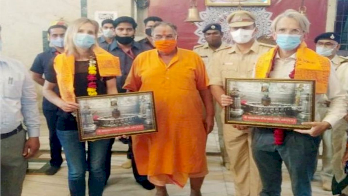 Ujjain: फ्रांस के राजदूत इमैनुएल लेनिन का उज्जैन दौरा, महाकाल के किए दर्शन Ujjain: फ्रांस के राजदूत इमैनुएल लेनिन का उज्जैन दौरा, महाकाल के किए दर्शन
