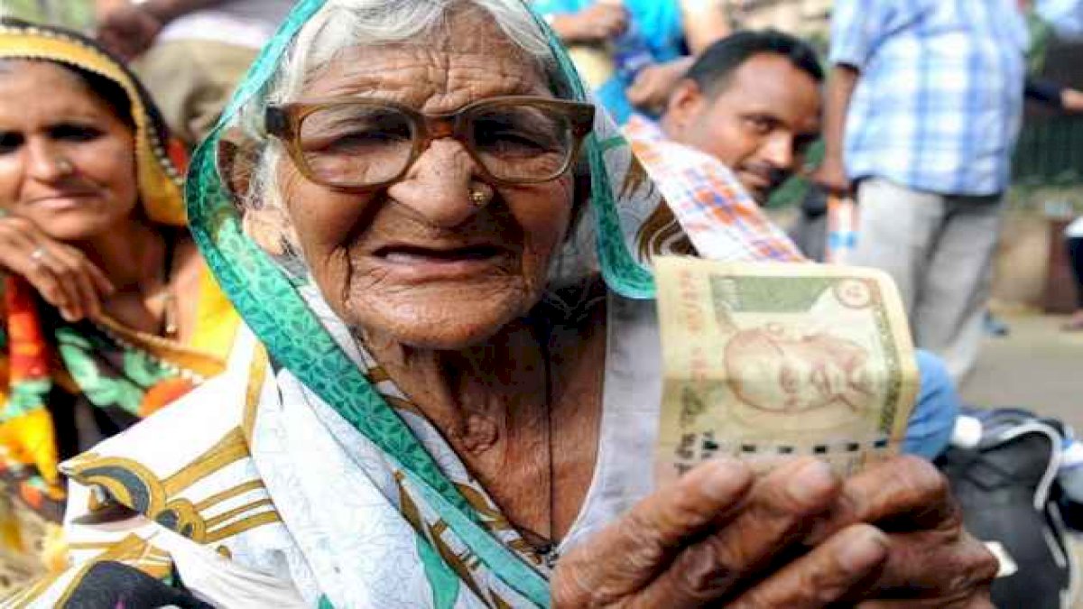 4 years of Demonetisation: गलती नहीं सोची समझी साजिश थी नोटबंदी, राहुल ने पीएम पर साधा निशाना 4 years of Demonetisation: गलती नहीं सोची समझी साजिश थी नोटबंदी, राहुल ने पीएम पर साधा निशाना