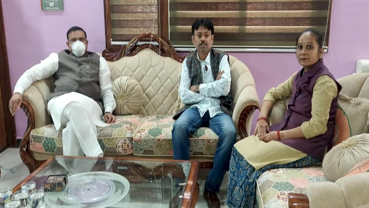 MP By Elections: रामबाई से मिलने दमोह पहुंचे बीजेपी नेता भूपेंद्र सिंह, मुलाकात को बताया सौजन्य भेंट MP By Elections: रामबाई से मिलने दमोह पहुंचे बीजेपी नेता भूपेंद्र सिंह, मुलाकात को बताया सौजन्य भेंट