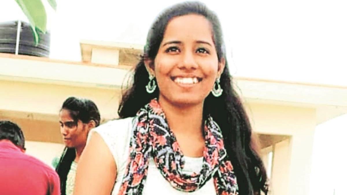 LSR की छात्रा ने आर्थिक तंगी के कारण की खुदकुशी, वक्त पर स्कॉलरशिप मिलती तो जीवित होती ऐश्वर्या LSR की छात्रा ने आर्थिक तंगी के कारण की खुदकुशी, वक्त पर स्कॉलरशिप मिलती तो जीवित होती ऐश्वर्या