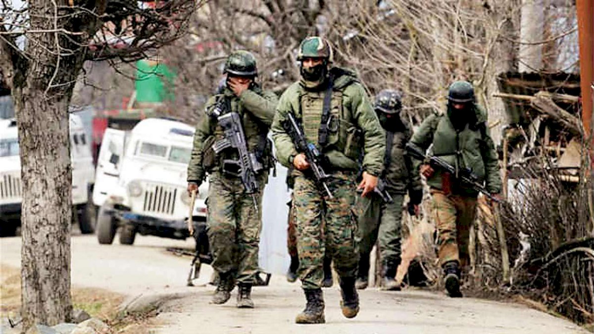 Shopian Encounter: शोपियां में सुरक्षाबलों ने 2 आतंकवादियों को मार गिराया Shopian Encounter: शोपियां में सुरक्षाबलों ने 2 आतंकवादियों को मार गिराया