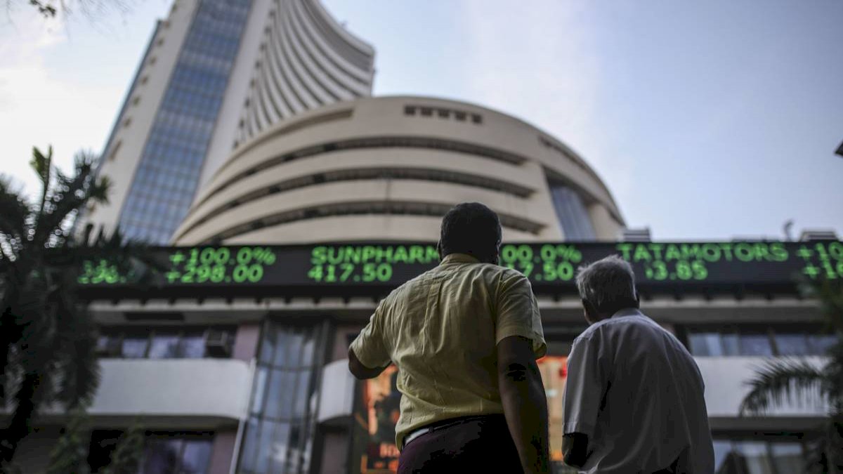 Stock Market Update: शेयर बाज़ार नई ऊंचाई पर, एक फीसदी से ज़्यादा बढ़कर बंद हुए सेंसेक्स और निफ्टी Stock Market Update: शेयर बाज़ार नई ऊंचाई पर, एक फीसदी से ज़्यादा बढ़कर बंद हुए सेंसेक्स और निफ्टी
