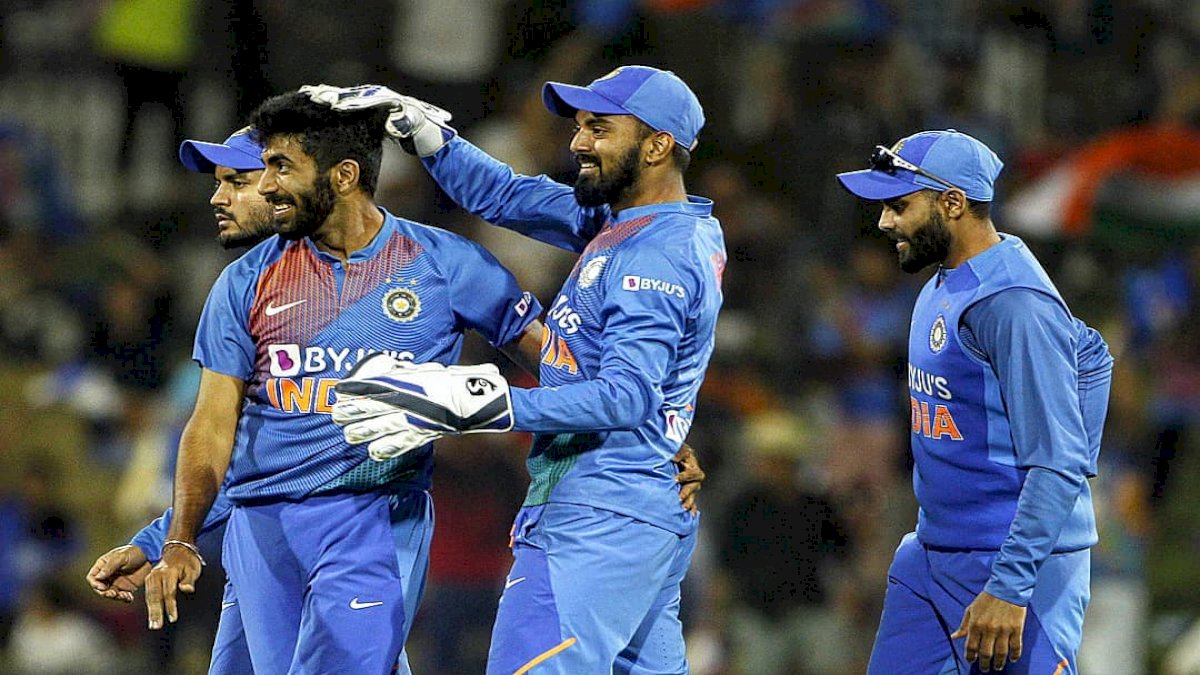 टीम इंडिया ऑस्ट्रेलिया दौरे पर जाने के लिए तैयार, जानिए टीम में कौन-कौन खिलाड़ी हैं शामिल टीम इंडिया ऑस्ट्रेलिया दौरे पर जाने के लिए तैयार, जानिए टीम में कौन-कौन खिलाड़ी हैं शामिल