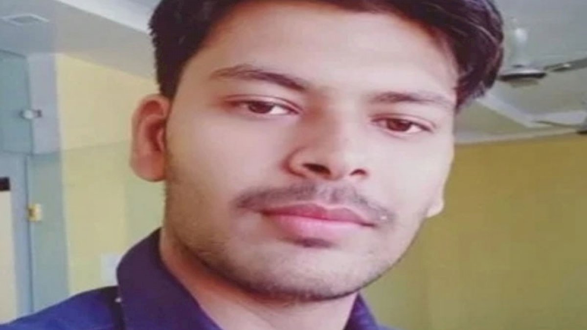 यूपी के उन्नाव में पत्रकार की संदिग्ध हालात में मौत, मां ने पुलिस पर लगाया हत्या का आरोप यूपी के उन्नाव में पत्रकार की संदिग्ध हालात में मौत, मां ने पुलिस पर लगाया हत्या का आरोप