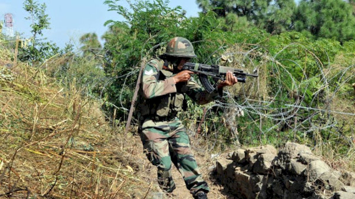 LOC पर पाकिस्तानी गोलाबीर में 4 भारतीय जवान शहीद, 3 नागरिकों की भी मौत LOC पर पाकिस्तानी गोलाबीर में 4 भारतीय जवान शहीद, 3 नागरिकों की भी मौत