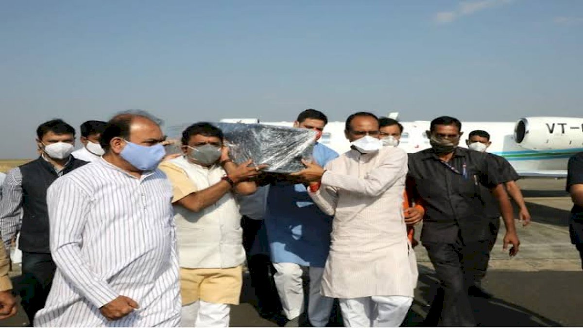 भोपाल लाया गया कैलाश सारंग का पार्थिव शरीर, शाम 4 बजे होगा अंतिम संस्कार भोपाल लाया गया कैलाश सारंग का पार्थिव शरीर, शाम 4 बजे होगा अंतिम संस्कार
