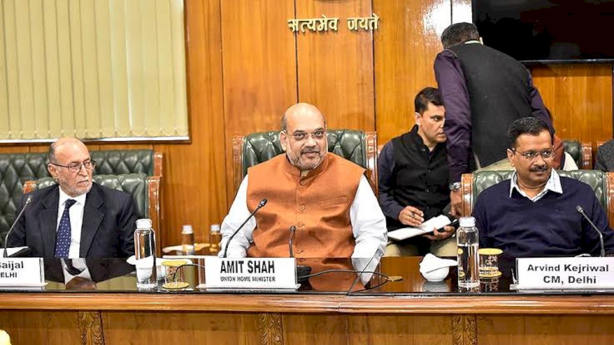 गृह मंत्री अमित शाह ने बुलाई आपात बैठक, दिल्ली में कोरोना के मामले तेज़ी से बढ़े गृह मंत्री अमित शाह ने बुलाई आपात बैठक, दिल्ली में कोरोना के मामले तेज़ी से बढ़े