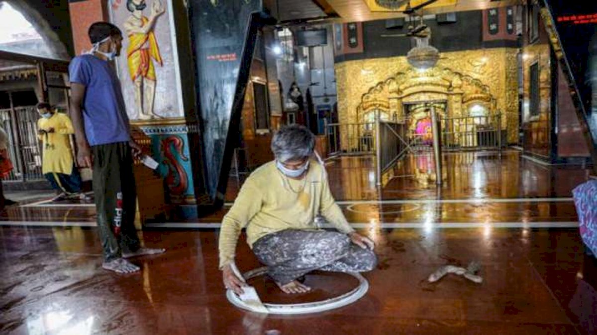 कल से महाराष्ट्र में खुलेंगे सभी धार्मिक स्थल, जानिए क्या हैं गाइडलाइंस कल से महाराष्ट्र में खुलेंगे सभी धार्मिक स्थल, जानिए क्या हैं गाइडलाइंस
