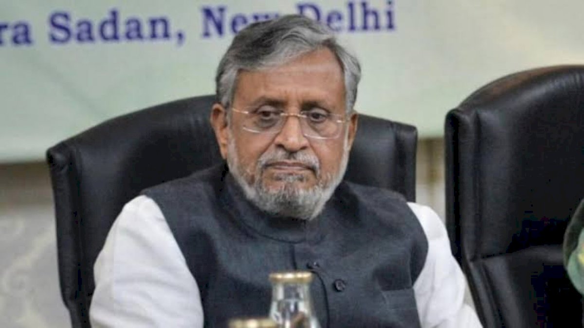 डिप्टी सीएम की कुर्सी खिसकती देख ट्विटर पर छलका सुशील मोदी का दर्द डिप्टी सीएम की कुर्सी खिसकती देख ट्विटर पर छलका सुशील मोदी का दर्द