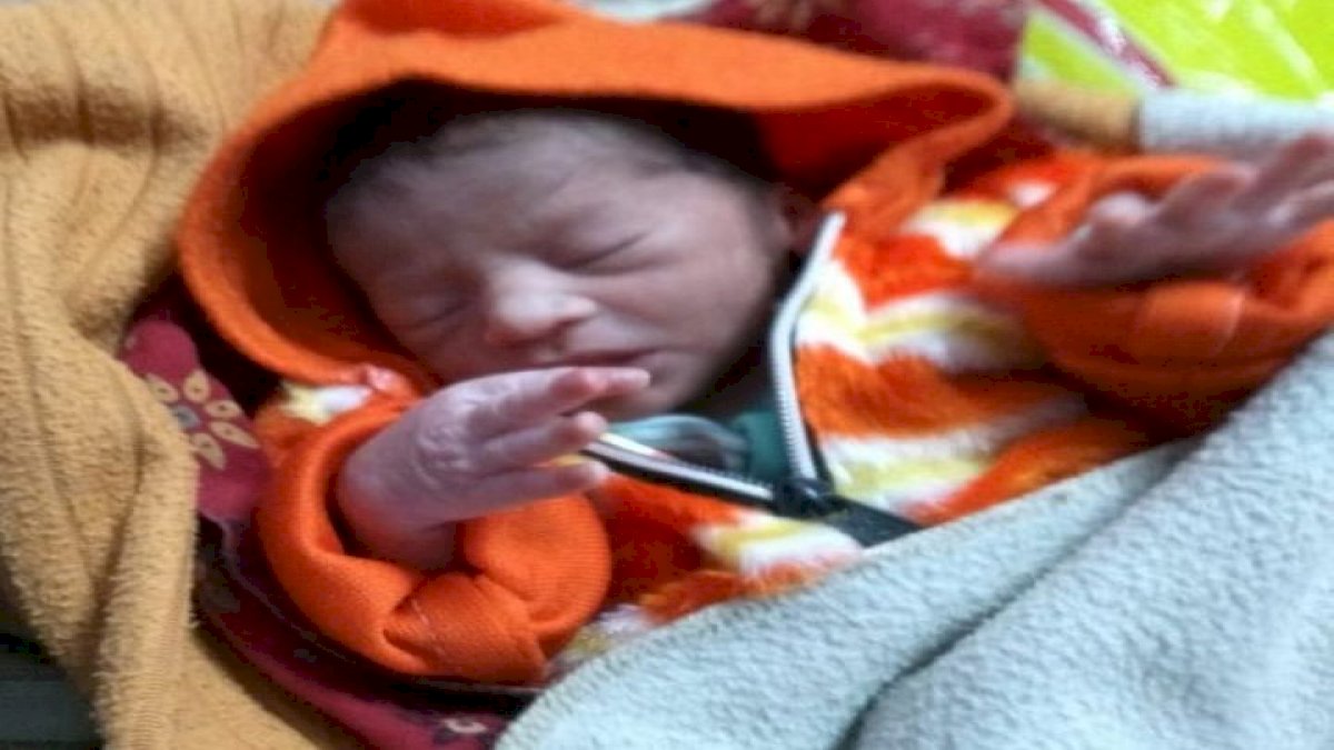 इंदौर के अस्पताल से नवजात बच्चा चोरी, CCTV में कैद वारदात इंदौर के अस्पताल से नवजात बच्चा चोरी, CCTV में कैद वारदात
