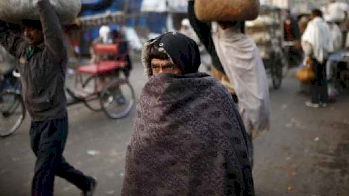 Weather: पहाड़ी इलाकों में बर्फबारी, मैदानी इलाकों में बारिश ने बढ़ाई ठंड Weather: पहाड़ी इलाकों में बर्फबारी, मैदानी इलाकों में बारिश ने बढ़ाई ठंड