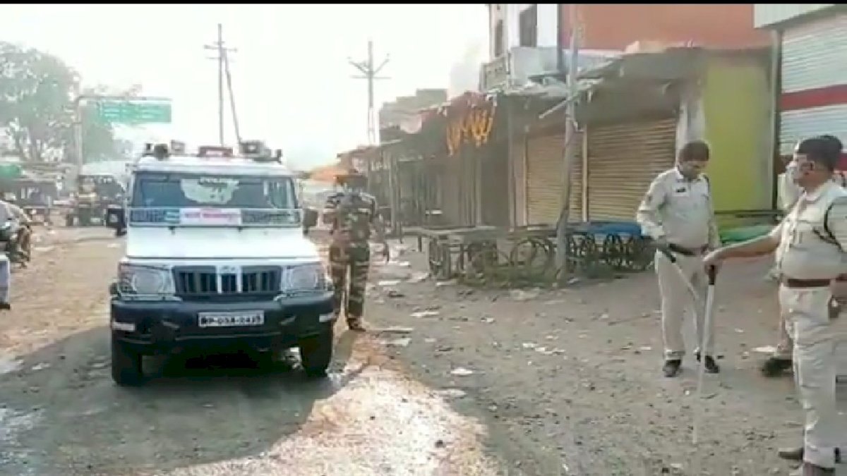 झाबुआ का पुलिस अफ़सर बना गब्बर, वायरल हुआ वीडियो झाबुआ का पुलिस अफ़सर बना गब्बर, वायरल हुआ वीडियो
